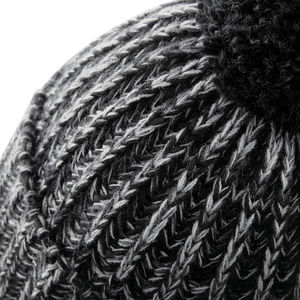 Bonnet à pompon en maille torsadée personnalisé | Karekare Black Twist